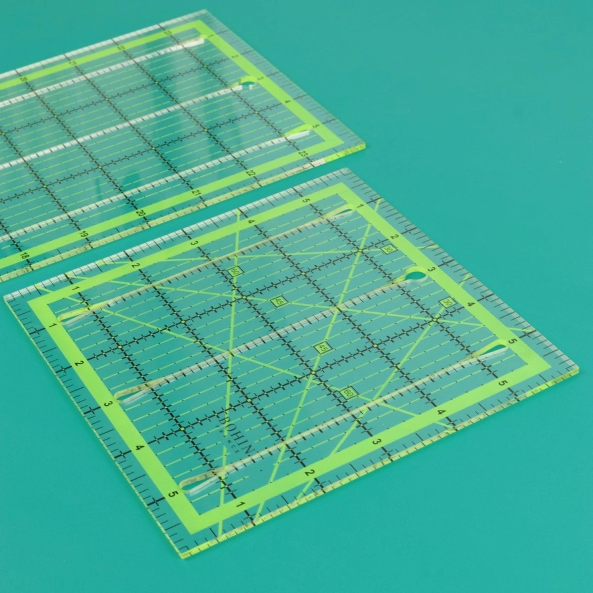 Patchworklineal mit Schlitz 6" x 6" Patchworklineal mit Schlitz 6" x 6"